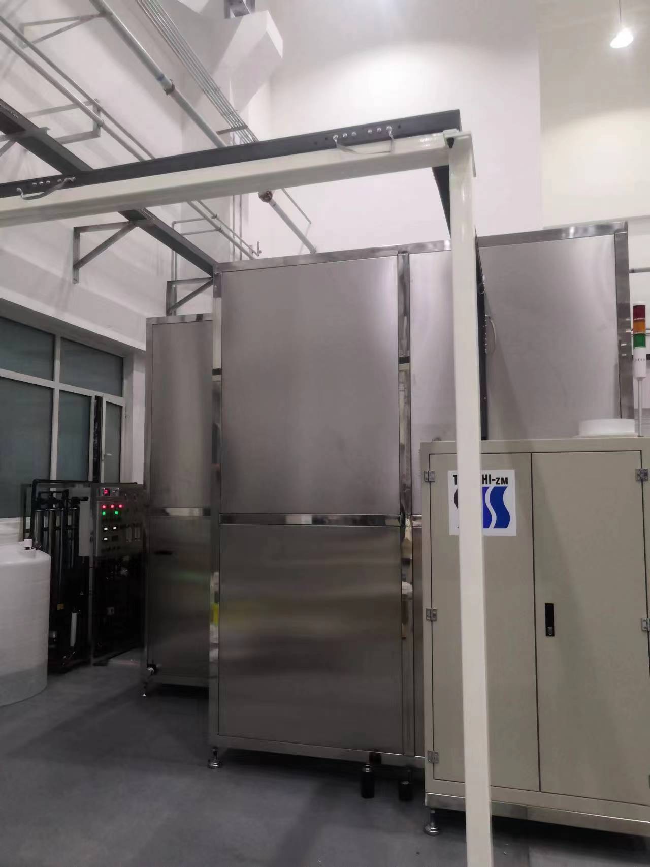 三槽封閉式多功能超聲波清洗機(jī)(天津某核工業(yè)單位)(圖4) 三槽封閉式多功能超聲波清洗機(jī)(天津某核工業(yè)單位)(圖4)